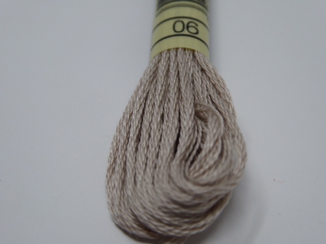 Fil à Broder DMC Mouliné Spécial - Échevette 8 Mètres 6 Brins - 100% Coton - Fabriqué En France - 500 Coloris - 3
