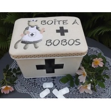 Boîte  "Chaton infirmière"